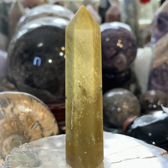 🔥SALE🔥 Green Opal Crystal Point! - Picture 4 of 4